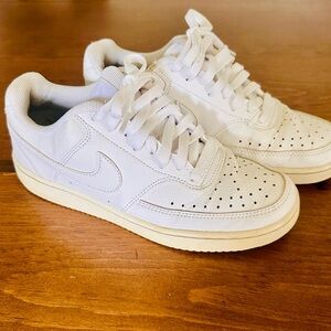 Nike low court vision